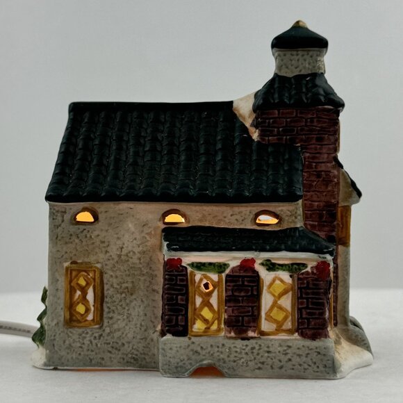 Vintage Ceramic Light-Up Christmas Village Schoolhouse Wreath Snow Small 4.5" - Picture 2 of 16